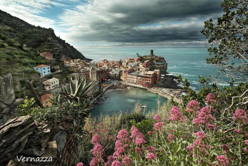 Cinque Terre Bridge Apartment ลาสเปเซีย ภายนอก รูปภาพ