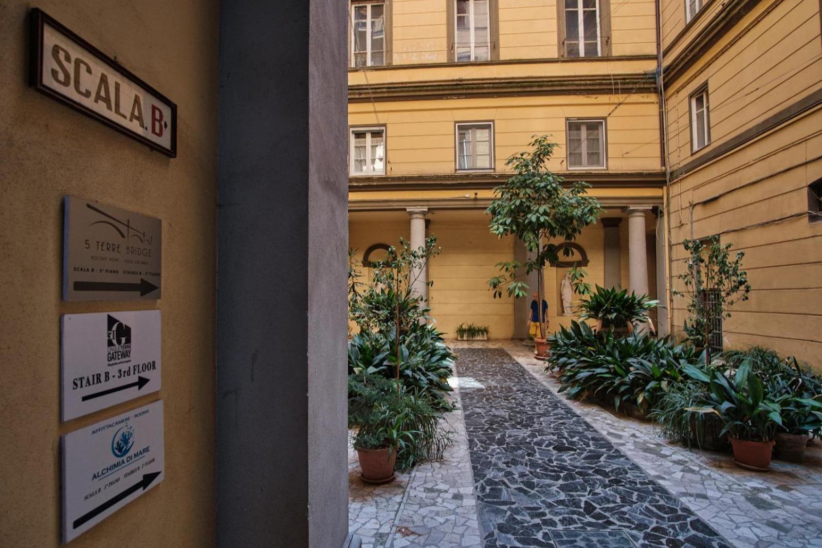 Cinque Terre Bridge Apartment ลาสเปเซีย ภายนอก รูปภาพ
